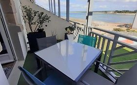 Charmant Studio en duplex esprit loft avec balcon vue mer, et piscine extérieure